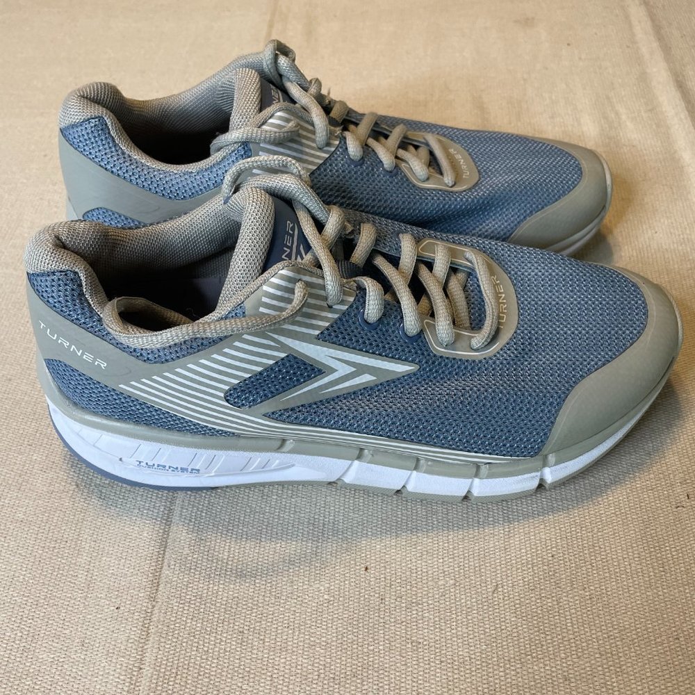 Turner Running Shoes Sz 8 Like New!
